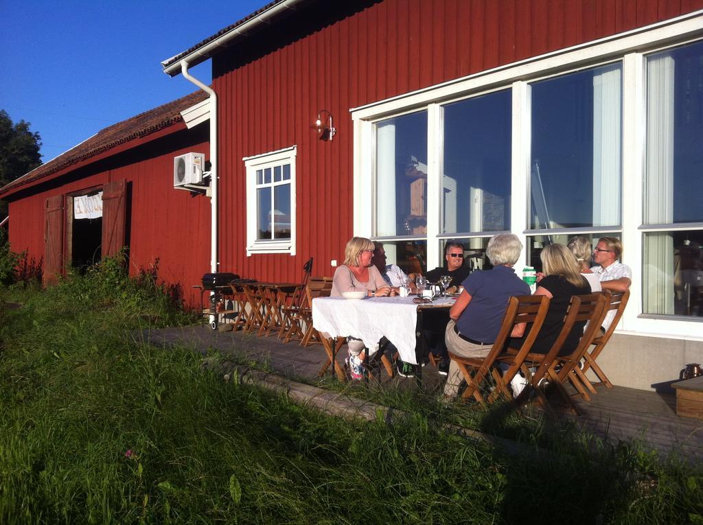 Aeventyrsgardens Vandrarhem, Kinnekulle Kallby Экстерьер фото