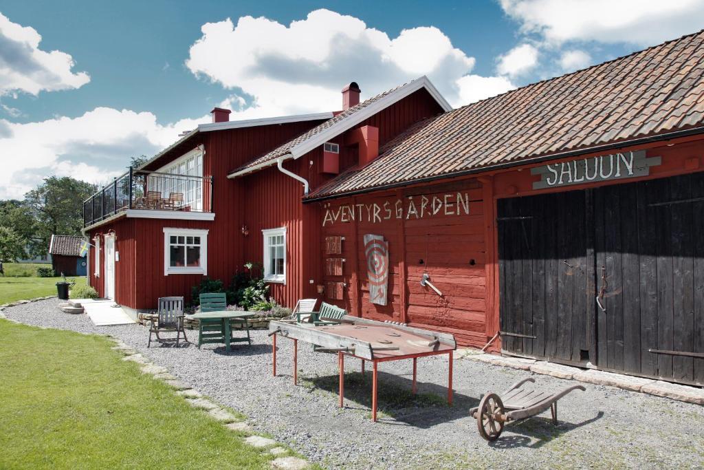 Aeventyrsgardens Vandrarhem, Kinnekulle Kallby Экстерьер фото